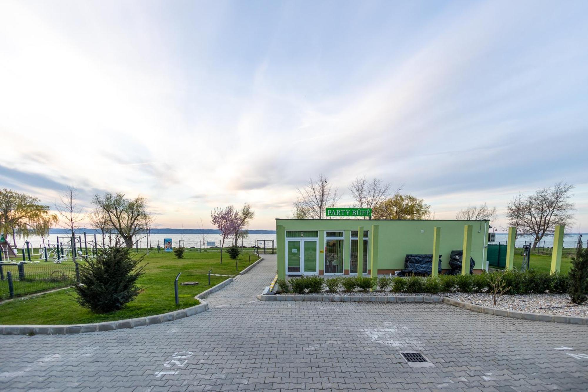 Marine Apartman By Bltn Siófok Eksteriør billede