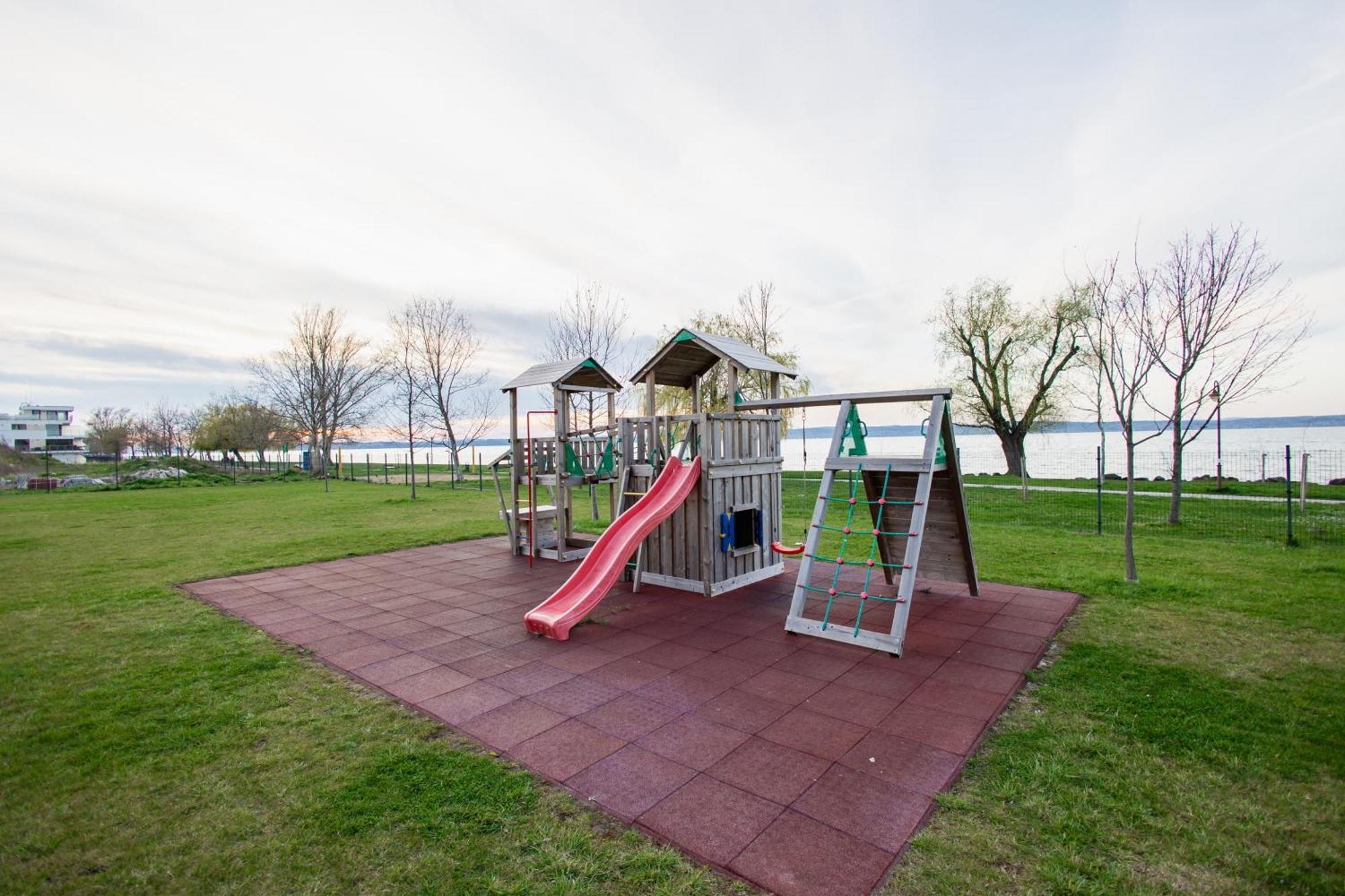Marine Apartman By Bltn Siófok Eksteriør billede